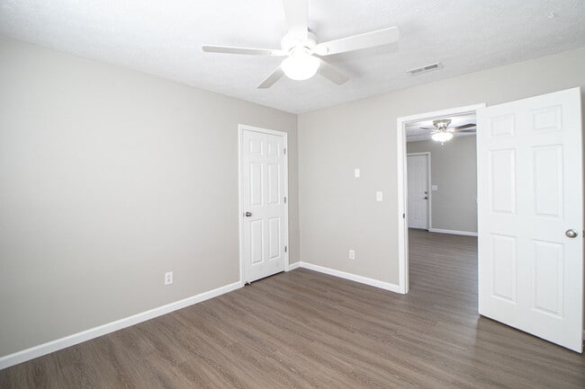 Building Photo - 11-411 Thompsonville Ln