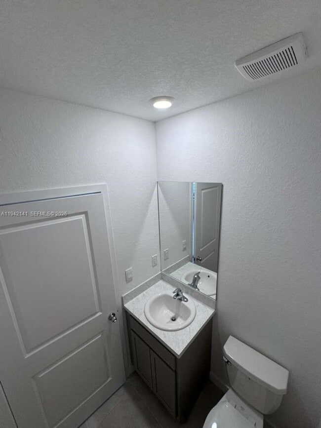 Building Photo - 1549 NE 3rd Ave