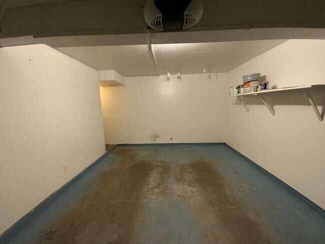 Building Photo - *Owner Broker* 2 Bedroom Townhome Availabl...