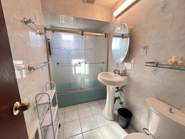 Building Photo - 3201 Seymour Ave