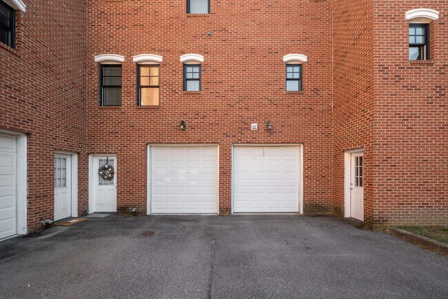 Building Photo - 915 Colley Ave