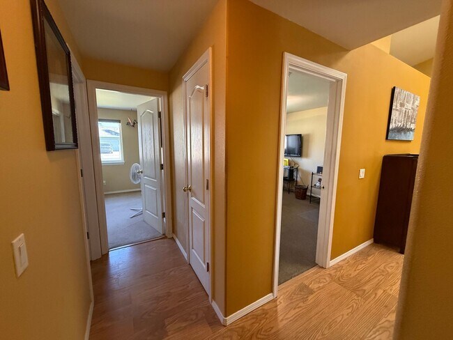 Building Photo - Spacious 4 Bed, 3 Bath Home - Terrango Glen