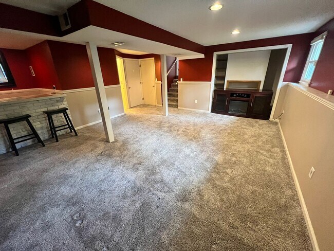 Building Photo - Single Family, Raised Ranch With Many Upda...