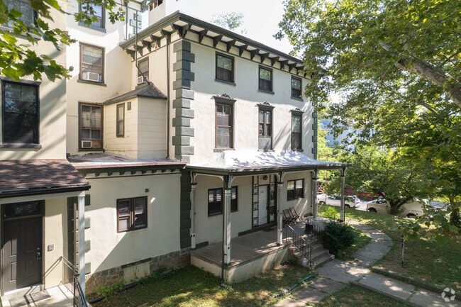 Building Photo - 3301-3303 Baring St