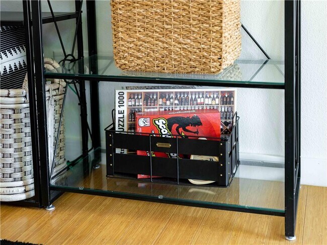 Building Photo - 352 W 5th St