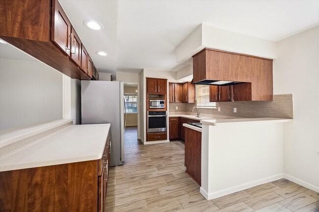 Building Photo - 5942 Portal Dr