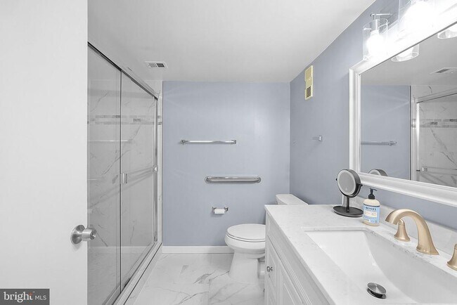 Building Photo - 3713 S George Mason Dr