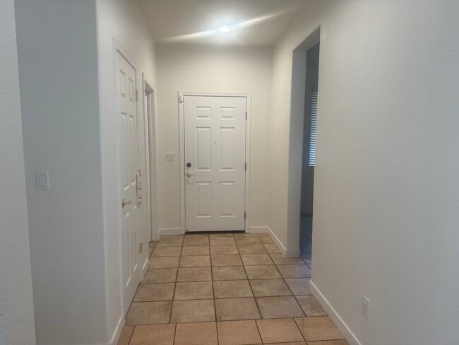 Building Photo - 4317 Spring Creek Ct
