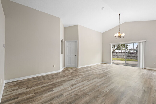 Building Photo - 1911 Colonial Woods Blvd