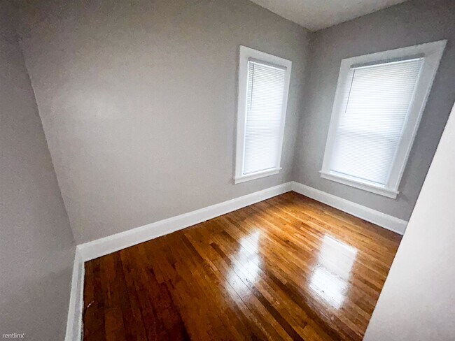 Building Photo - 2 br, 1 bath Duplex - 390 East 162nd Stree...