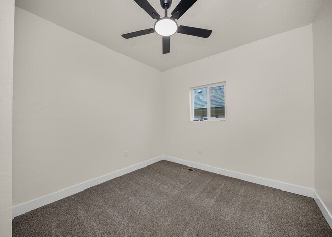 Building Photo - New Updated 3 Bed 2 Bath Lower South Hill Home!