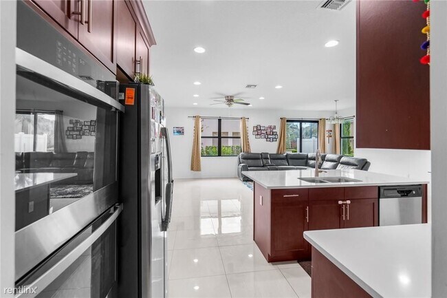 Building Photo - 3 br, 2.5 bath Townhome - 10015 Akenside Dr