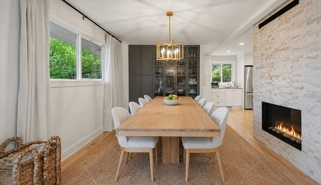 Building Photo - Luxury Wilburton Retreat | Updated 4BR Home with MIL Suite & Japanese Garden Near Downtown Bellevue