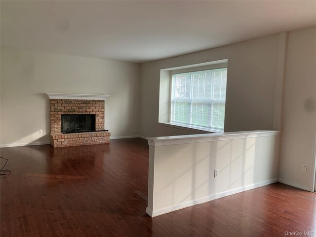 Building Photo - 620 Creekside Ln