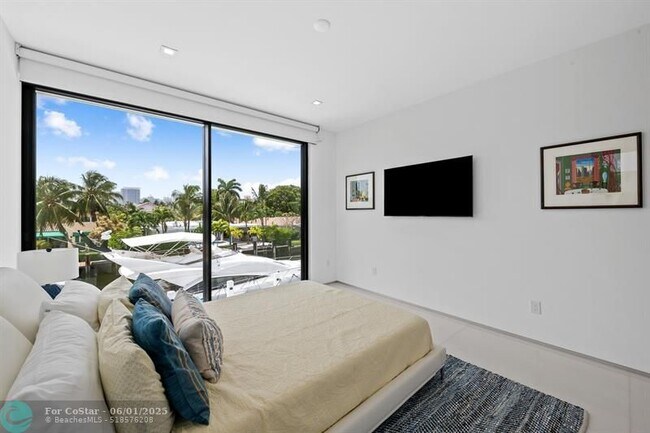 Building Photo - 401 Lido Dr