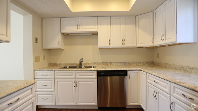 Kitchen - Westerville Villas-Spacious condo