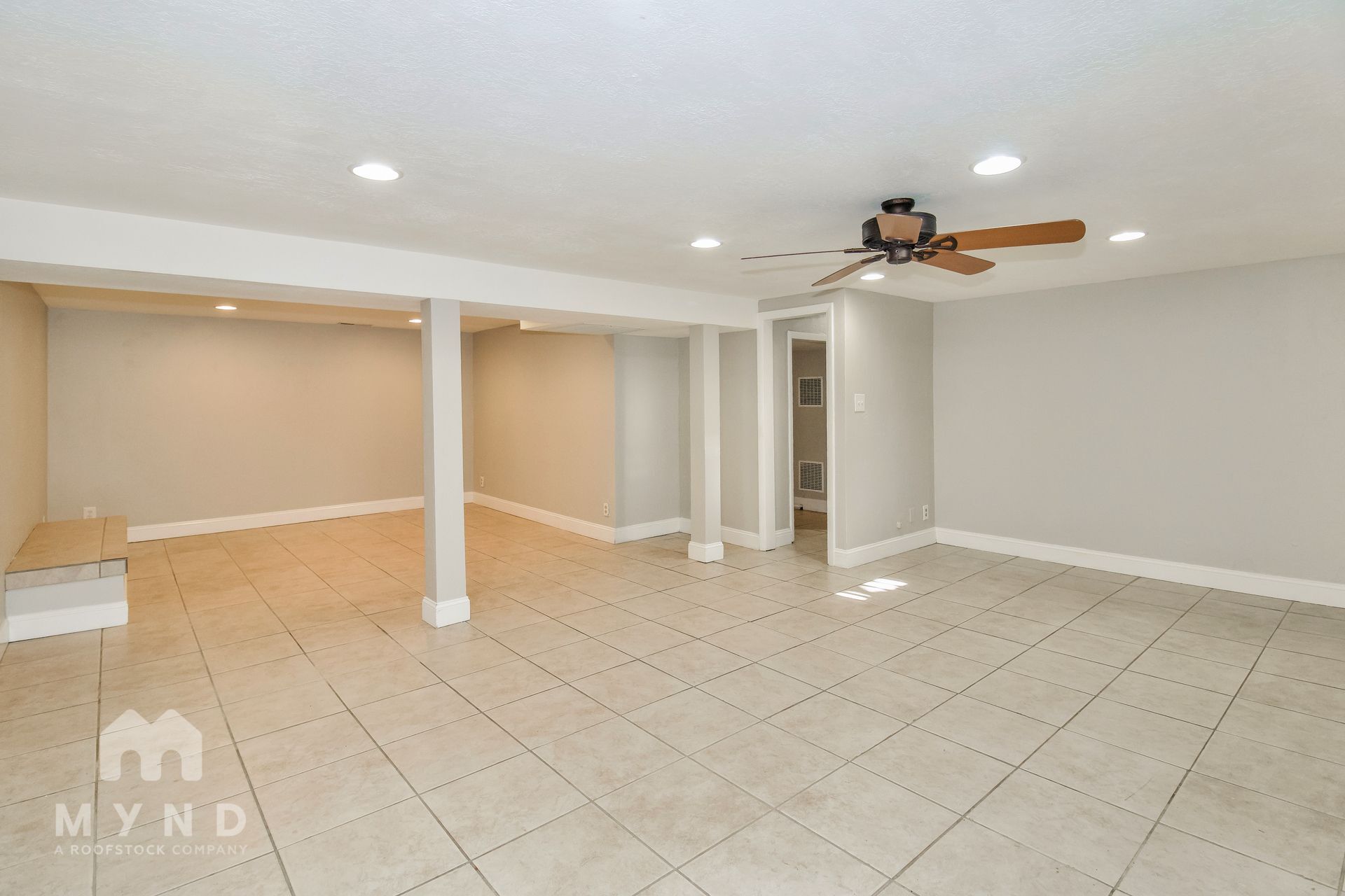 Building Photo - 381 Marquette Dr