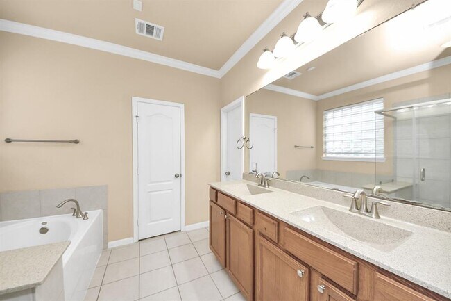 Building Photo - 28523 Pleasant Forest Dr
