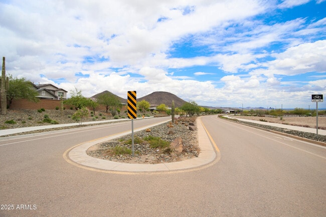 Building Photo - 13335 W Red Range Way