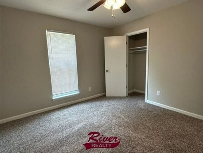 Building Photo - 2604 Carrington Dr