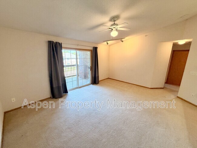 Building Photo - 2825 Triple Crown Ln