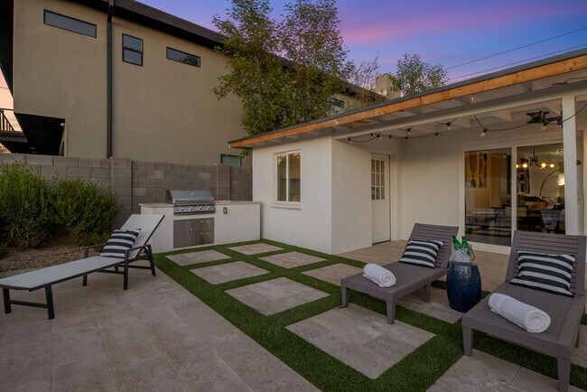 Building Photo - COMING SOON! Fully Furnished 3 Bedroom 3 Bathroom Home in Old Town Scottsdale