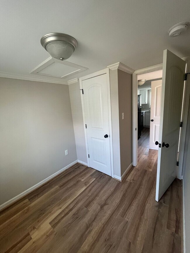 Building Photo - 177 Eastrbook Dr