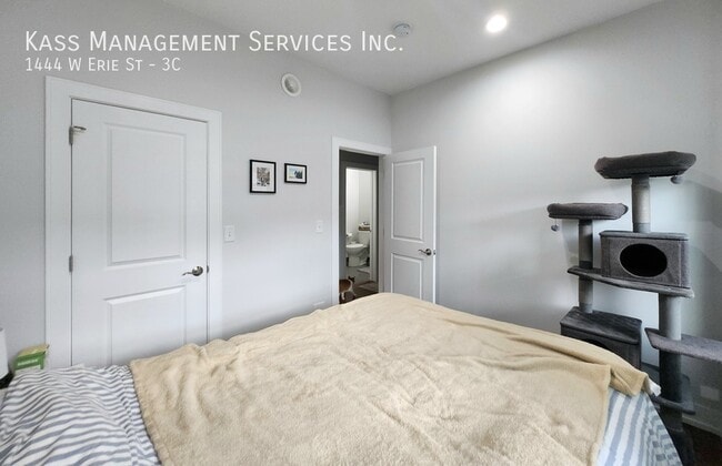 Building Photo - 1444 W Erie St