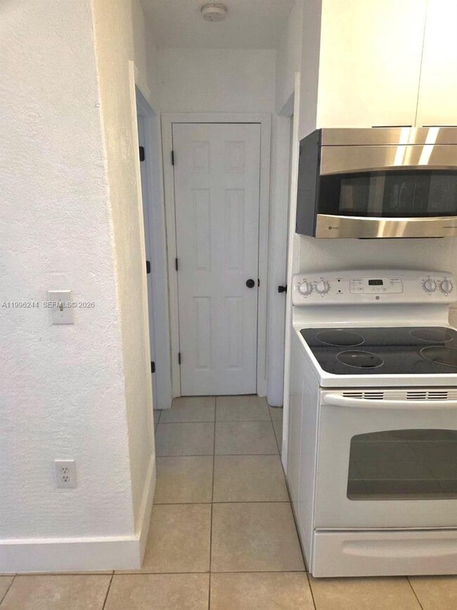 Building Photo - 34 SW 6th Ave