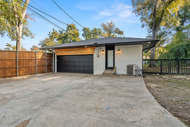 Building Photo - 7425 Kenshire Ln