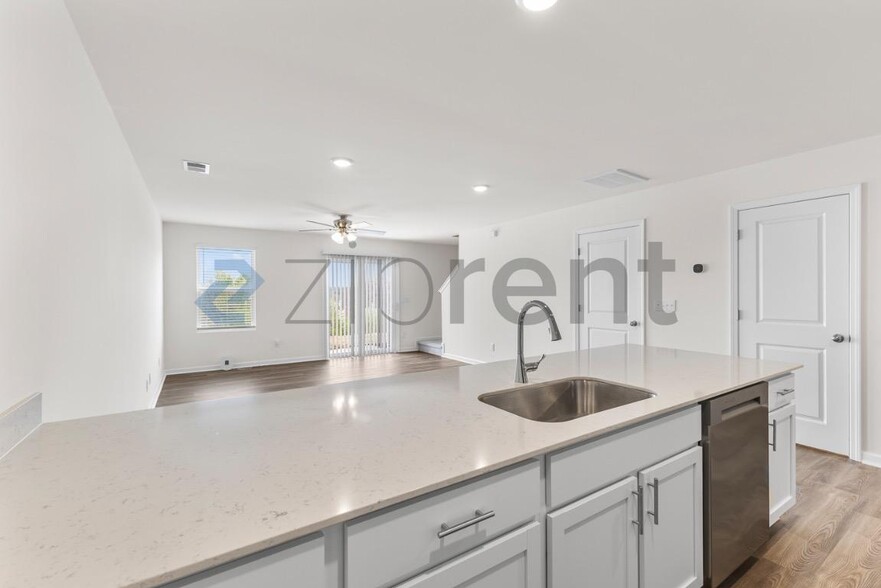 Building Photo - 1926 Tranquility Cir