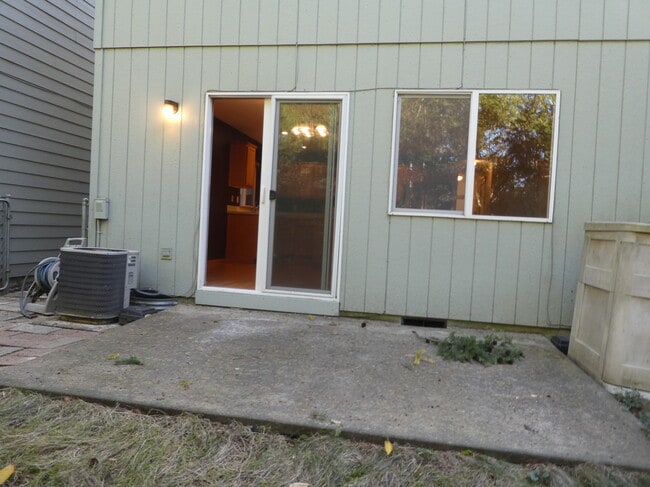 Building Photo - 15455 SW Kirby Ln