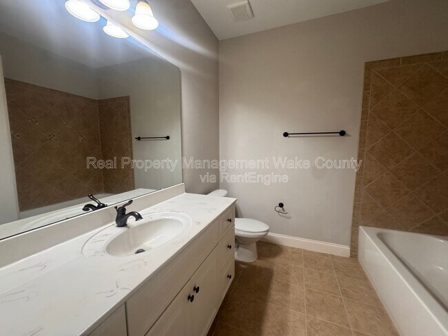 Building Photo - 441 Heritage Village Ln