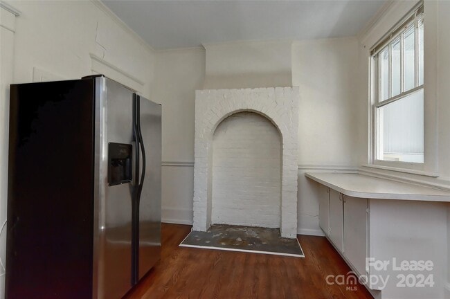 Building Photo - 807-809 W Franklin St
