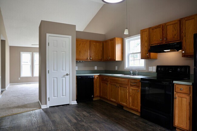 Building Photo - 903 Delham Rd