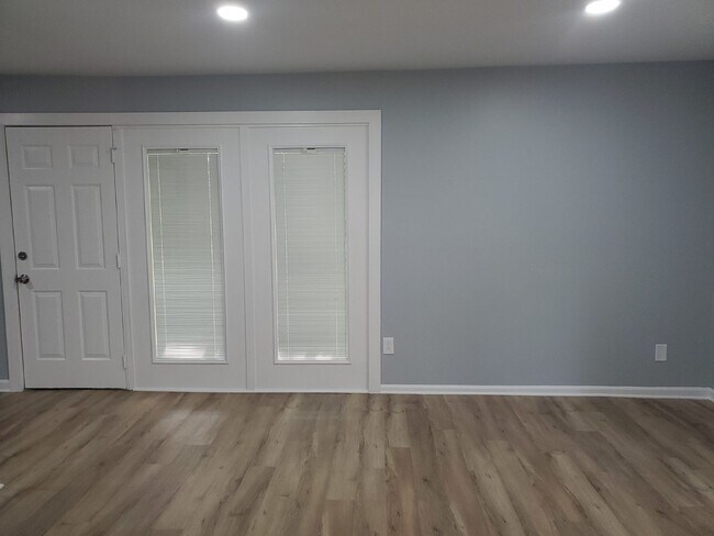 Building Photo - $500 off one month.  Call for details. "Ch...