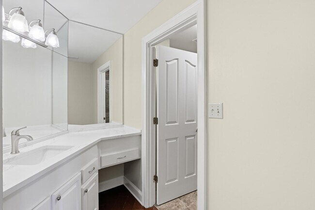 Building Photo - 5400 Park Ave