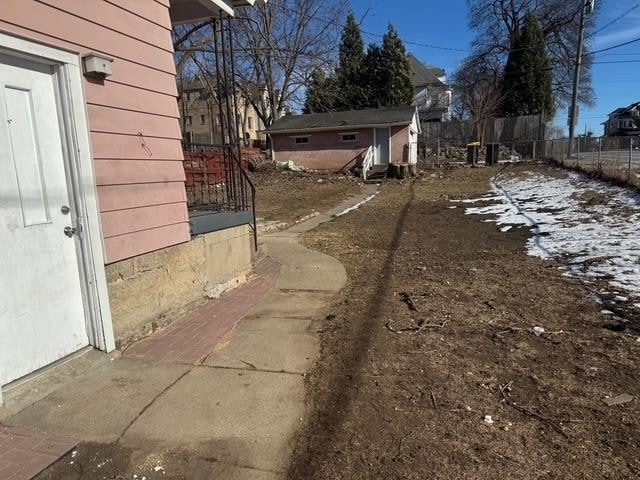 Building Photo - 905 N Winnebago St