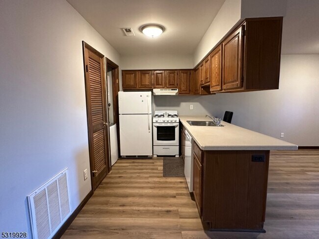 Building Photo - 1 Beaver Creek Dr