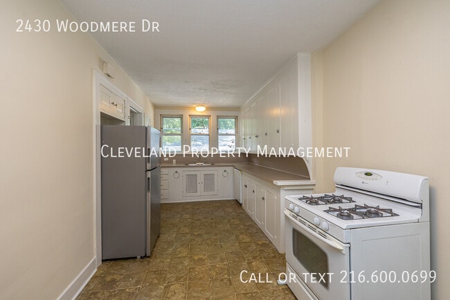 Building Photo - 2430 Woodmere Dr