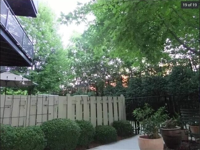 Building Photo - 1151 W 15th St