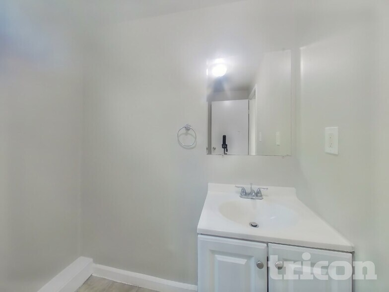 Building Photo - 627 Pierce St