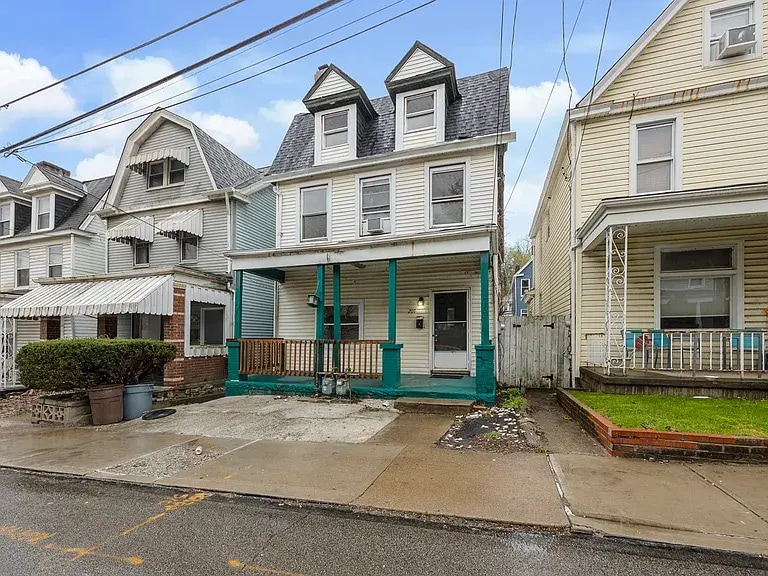 Building Photo - 207 Dunseith St