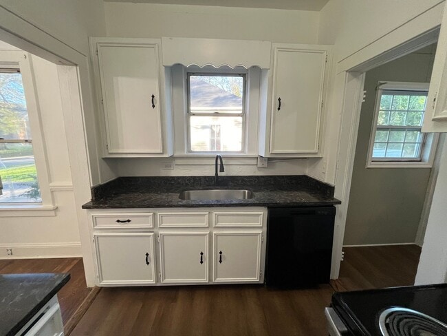 Building Photo - 3 Bedrooms, 2 Bathrooms - Home in North Rome!