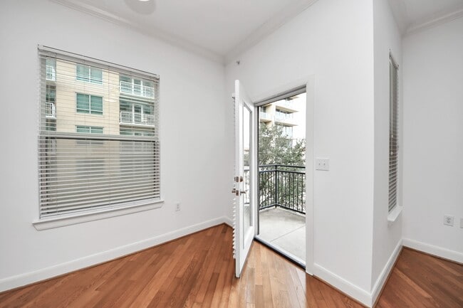 Building Photo - 1010 Rosine St