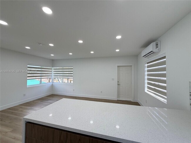 Building Photo - 311 SW 27th Ave