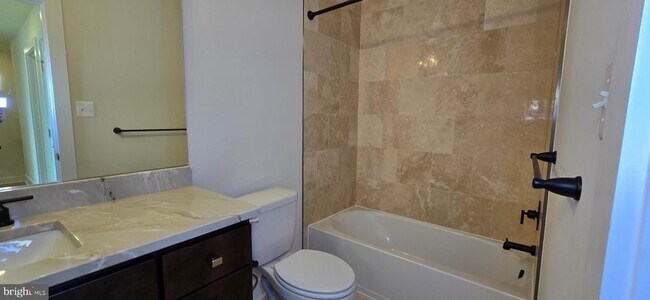 Building Photo - 424 Chapel Alley