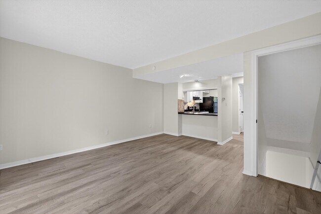 Building Photo - 599 E Graham Pl