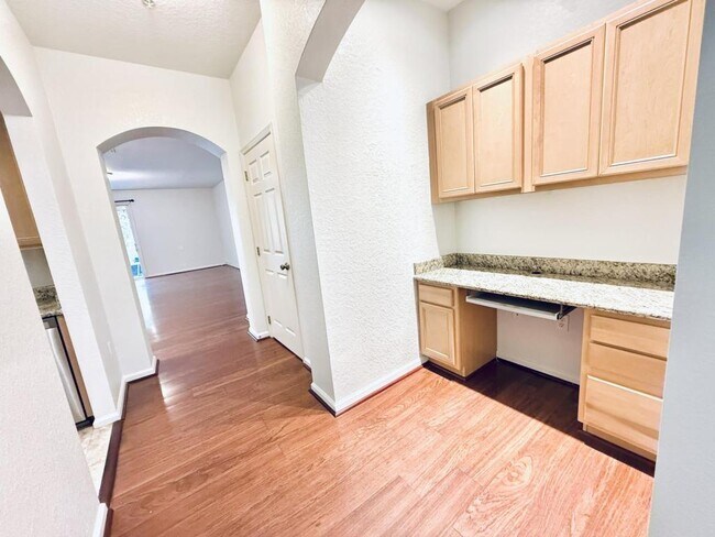 Building Photo - 2983 Ashland Ln S