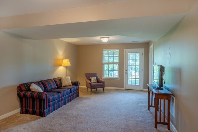 Building Photo - 1992 Asheville Dr